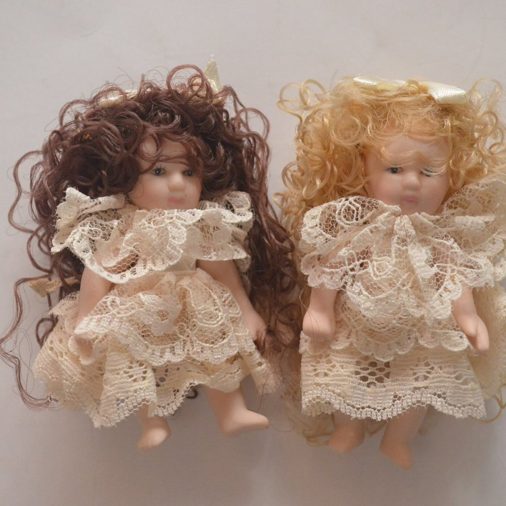 Lot of (2) Show-Stoppers Mini Porcelain Blonde & Brown Hair Dolls (3 inches)